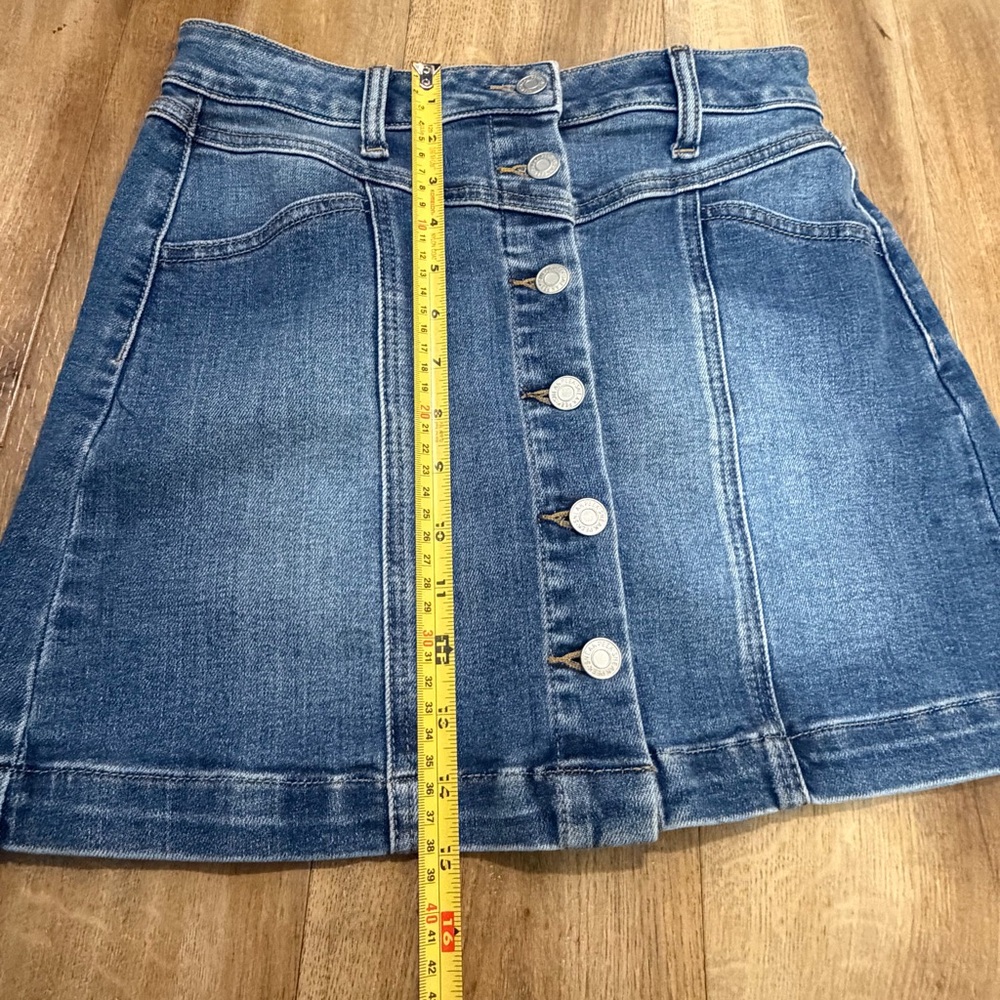 Sneak Peek Blue Denim Buttoned Skirt Size Small - Picture 12 of 14